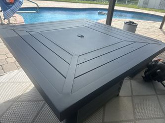 Propane Fire Pit Table — Square, Fire Glass & Lid — Like New