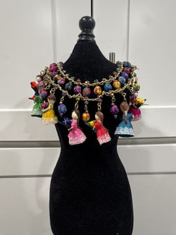 Mexican handmade necklace/This Mexican artisanal collar de muñequitas de hoja de maíz is a beautiful, vibrant piece that carries rich cultural heritag