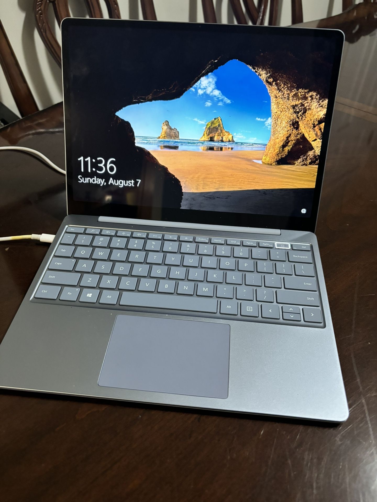 Microsoft Surface Laptop Go Model 1943