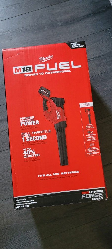 Milwaukee M18 FUEL Blower with Battery and Charger 