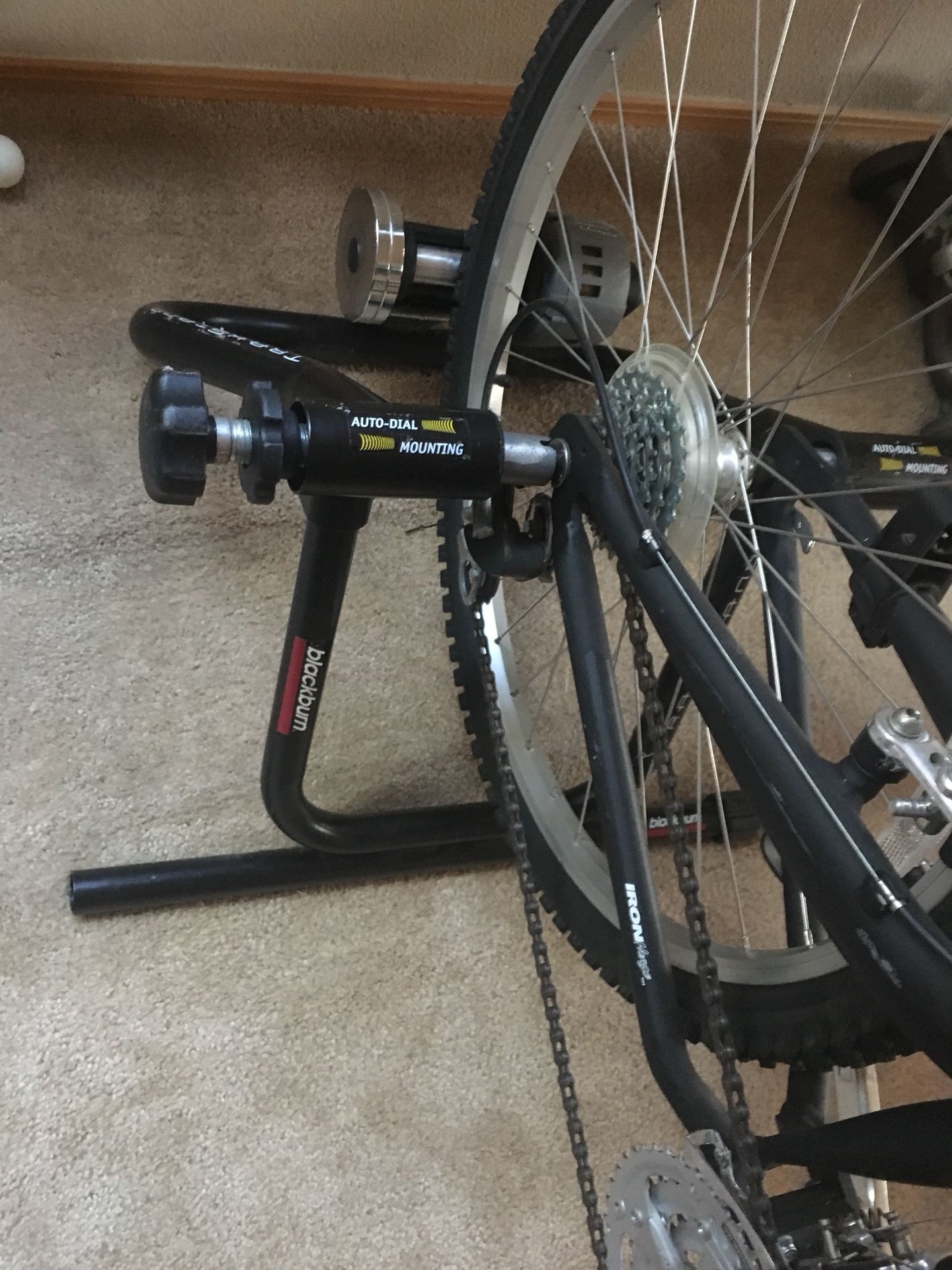 Blackburn trakstand 3 levels adjustment Magnetic Resistance cycling bike trainer.