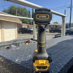 Impacto Dewalt 20 Volt Atómic Con Pila 130 