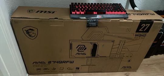 Msi Monitor and Razer keyboard