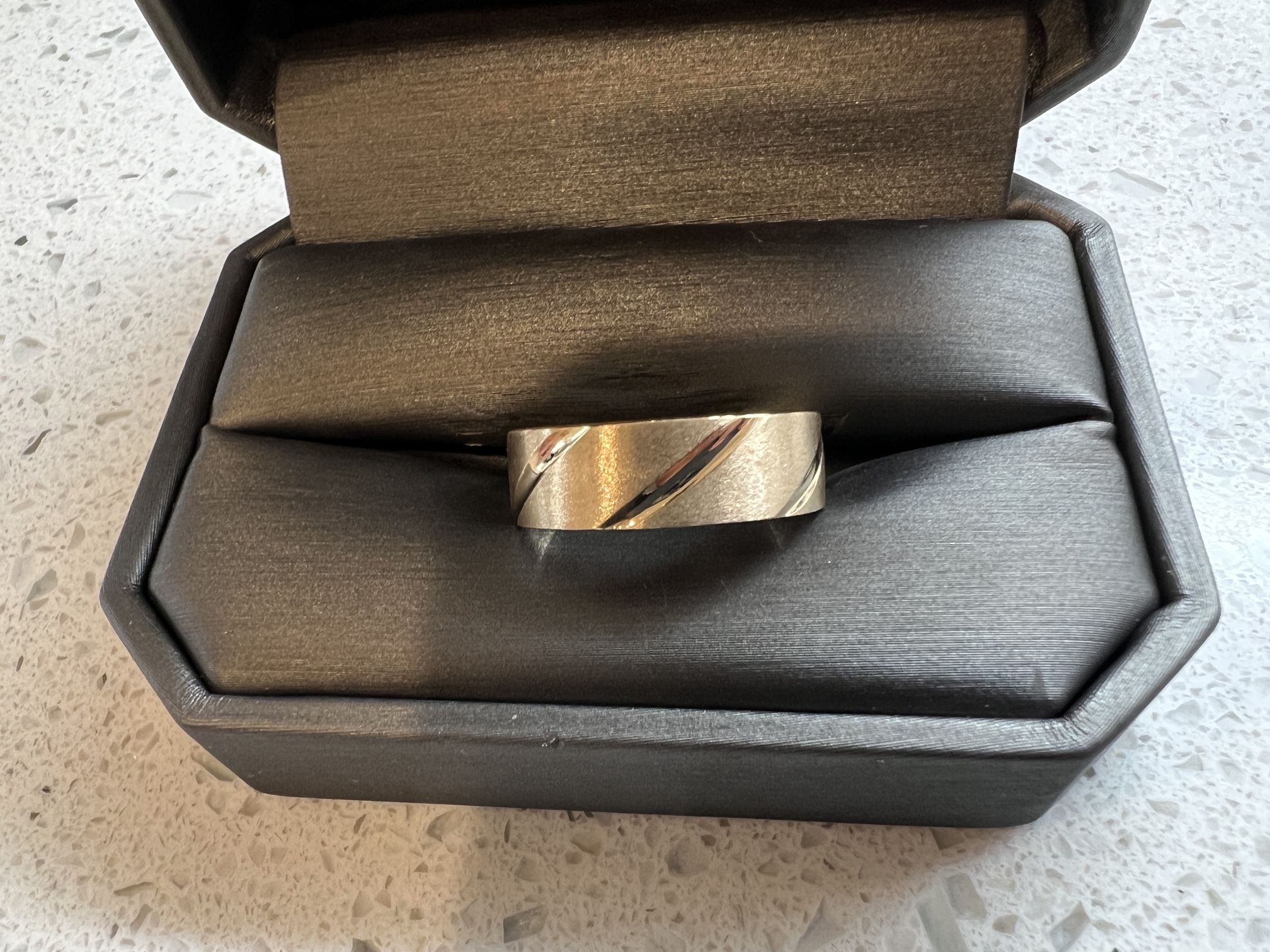 Men’s gold ring wedding band