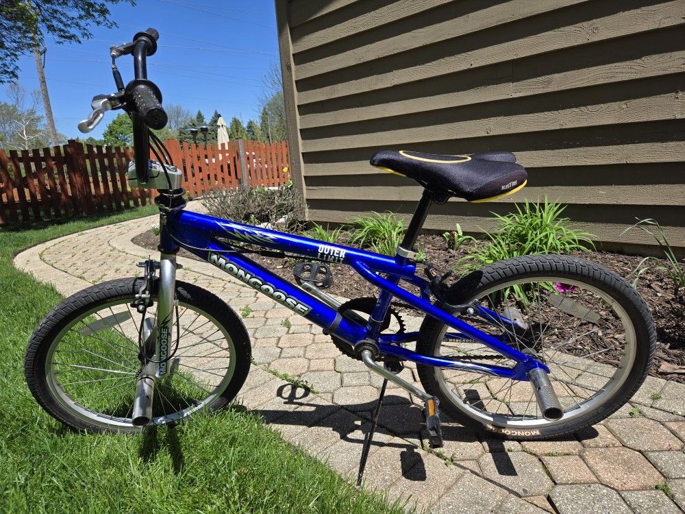 MONGOOSE BMX BIKE