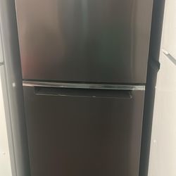 Whirlpool Top-Freezer Refrigerator 