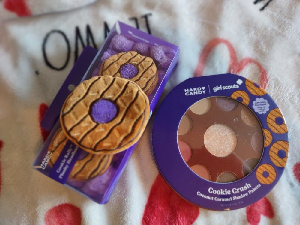 EYESHADOWS & HEAD BAND
