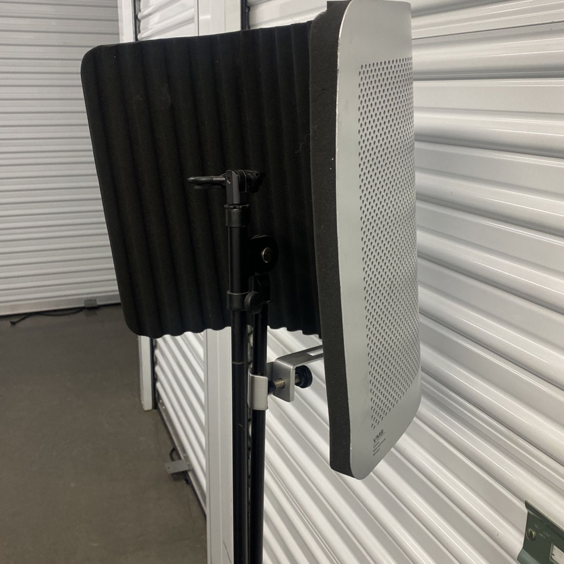 Voice Microphone Shield With Mic stand - Studio equipment