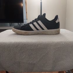 Adidas Black/white Size 9