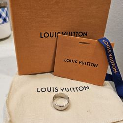 Louis Vuitton Ring Sz 8-8.5 for Sale in San Diego, CA - OfferUp