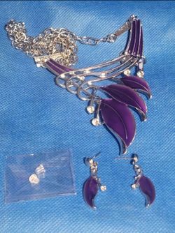 New Never Worn Necklaces And Earrings 