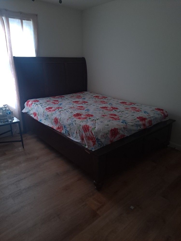 Queen Size Bed With Mattress