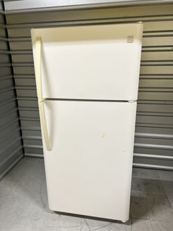 Frigidaire Top Freezer Refrigerator 