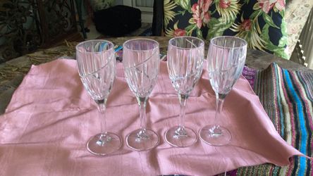 Mikasa wine glasses (4)