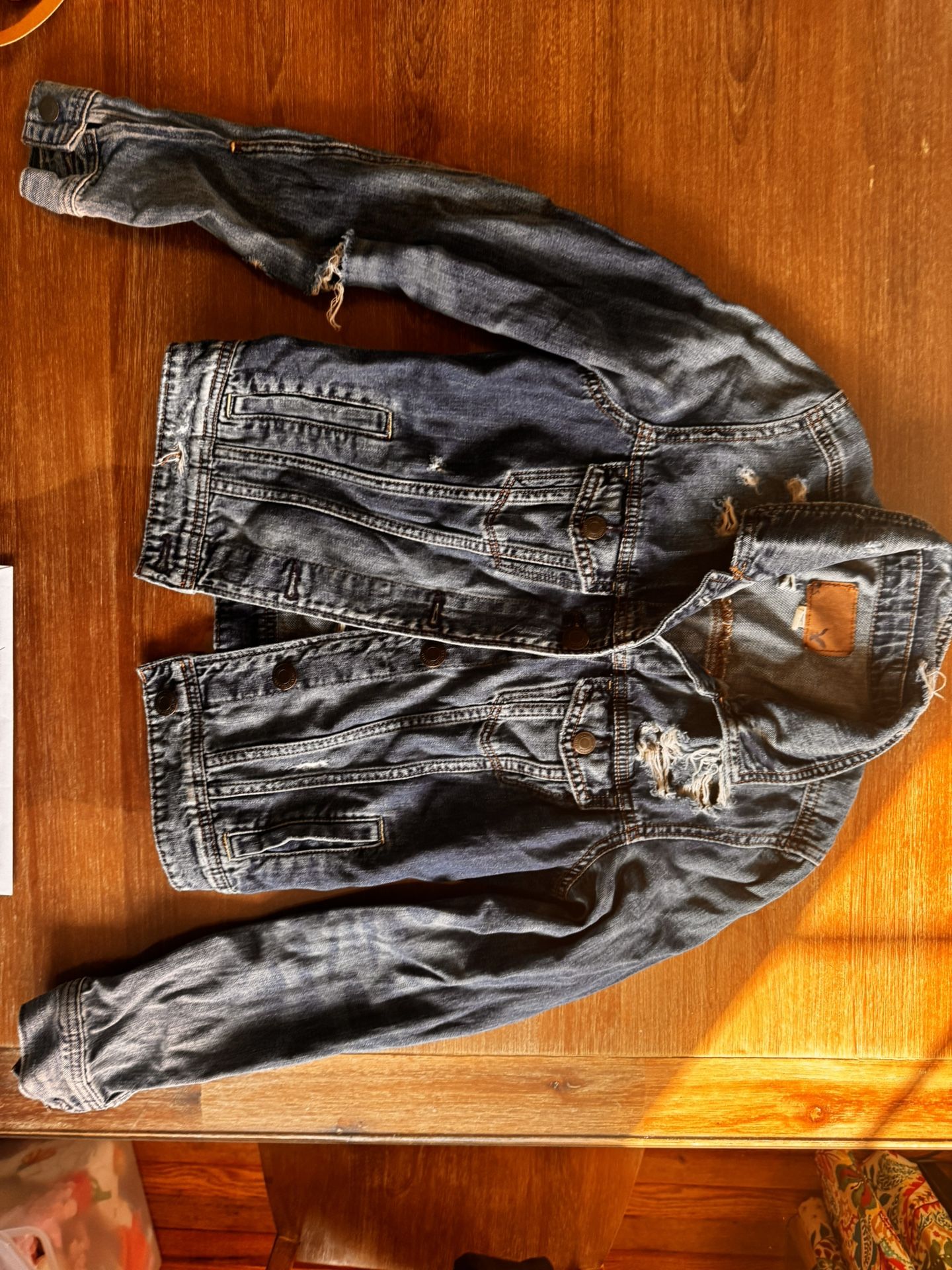 Women’s American Eagle distressed light weight super comfy Jean jacket size XS