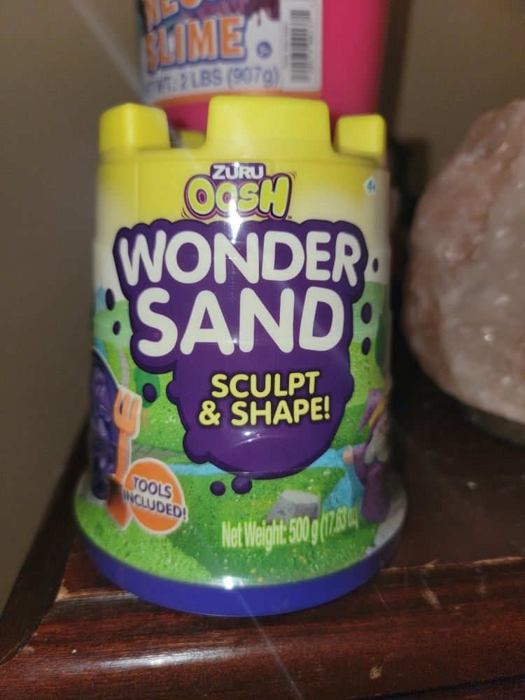 (NEW) WONDER SAND.  SCULP  AND SHAE. ALSO COMES WITH SHAPER AND SHOVEL