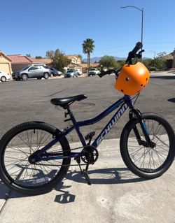 Schwinn BMX Bike 20” + Helmet 🔥