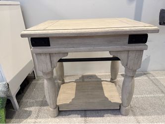 Birch Lane Farmhouse End Table / Side Table – Whitewashed Wood
