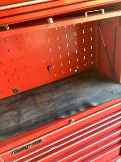 Snap on outlet overhead cabinet