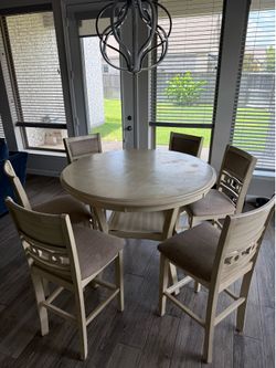 Rooms To Go Dining Table Set – Round Table + 6 Chairs – $75 OBO