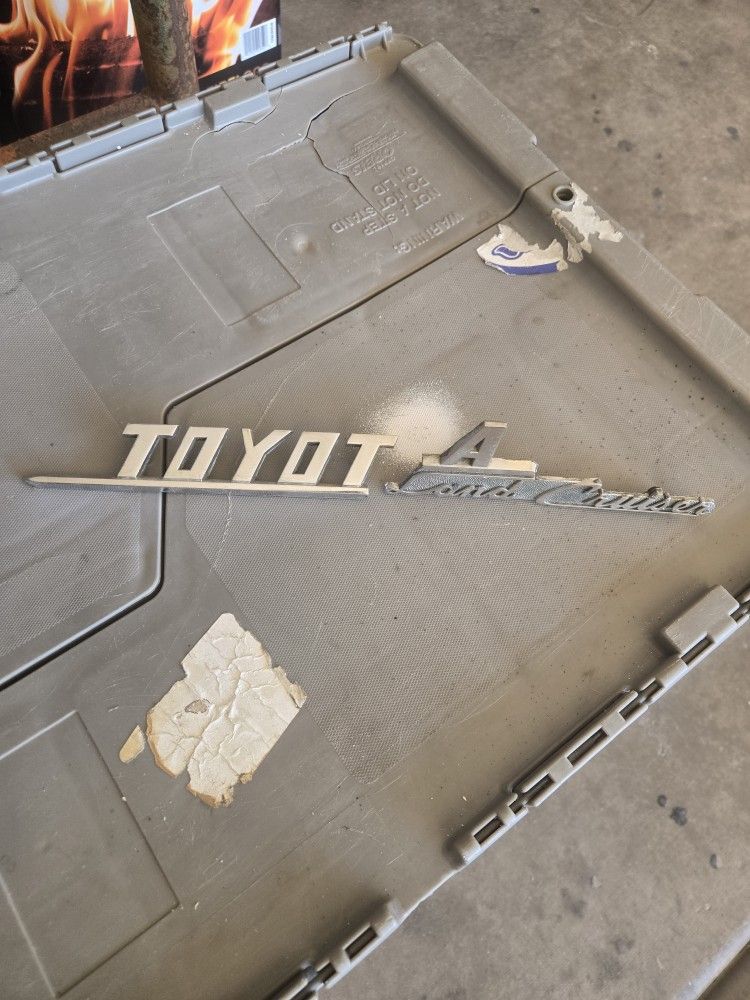 Toyota LAND CRUISER EMBLEM