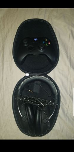 Hyper X headset and Xbox one controller
