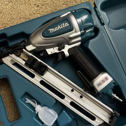 Makita Angled Finish Nailer Roofing 
