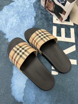 BURBERRY Beige Check Pool Slides