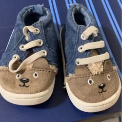 Baby LitBaby Little Shoes Condition Just A Little Wipe Down With The Right Shoes Missing The Back Of The Hook To It I’ll Just  Sell Them For$5