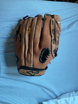 Mizuno Baseball Glove