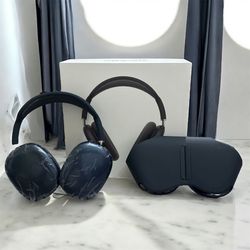 Black AirPod Max 