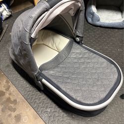 Uppababy Vista bassinet stroller attachment