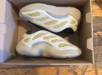 Yeezy 700 V3