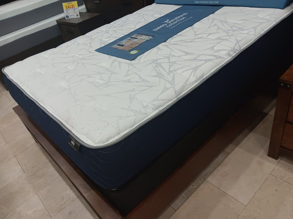 *Weekly Feature*---Voyager Air Cool Mattress And Foundation Sets---From $549---Delivery And Financing Available👍