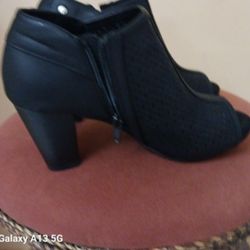 Women's Zip Giani Bernini Booties,Size 6.5 