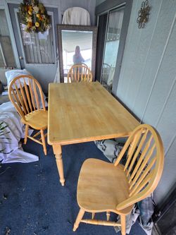 White Oak table and 4 chairs
