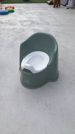 Baby bjorn training potty