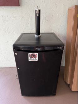 Kegerator. Single tap.