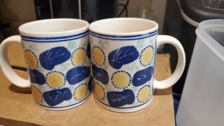 Set Of 2 Vintage Mugs