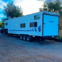 2002 Weekend Warrior 37-foot, SLC3705 Weekend Warrior SLC3705  