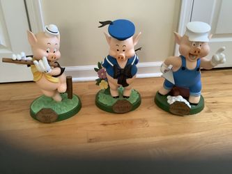 Disney Three Little Pigs. Statue. New