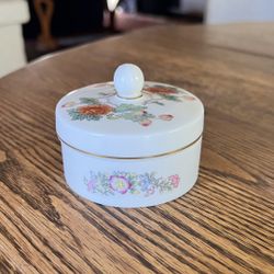 Wedgwood Kutani Crane 3" Round Box & Lid