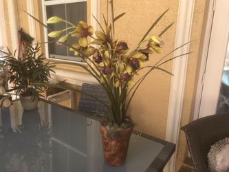 Artificial flower arrangement with pot. I have 2 of them. Price is for 1