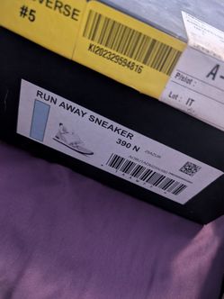 LOUIS VUITTON (RUN AWAY SNEAKERS)