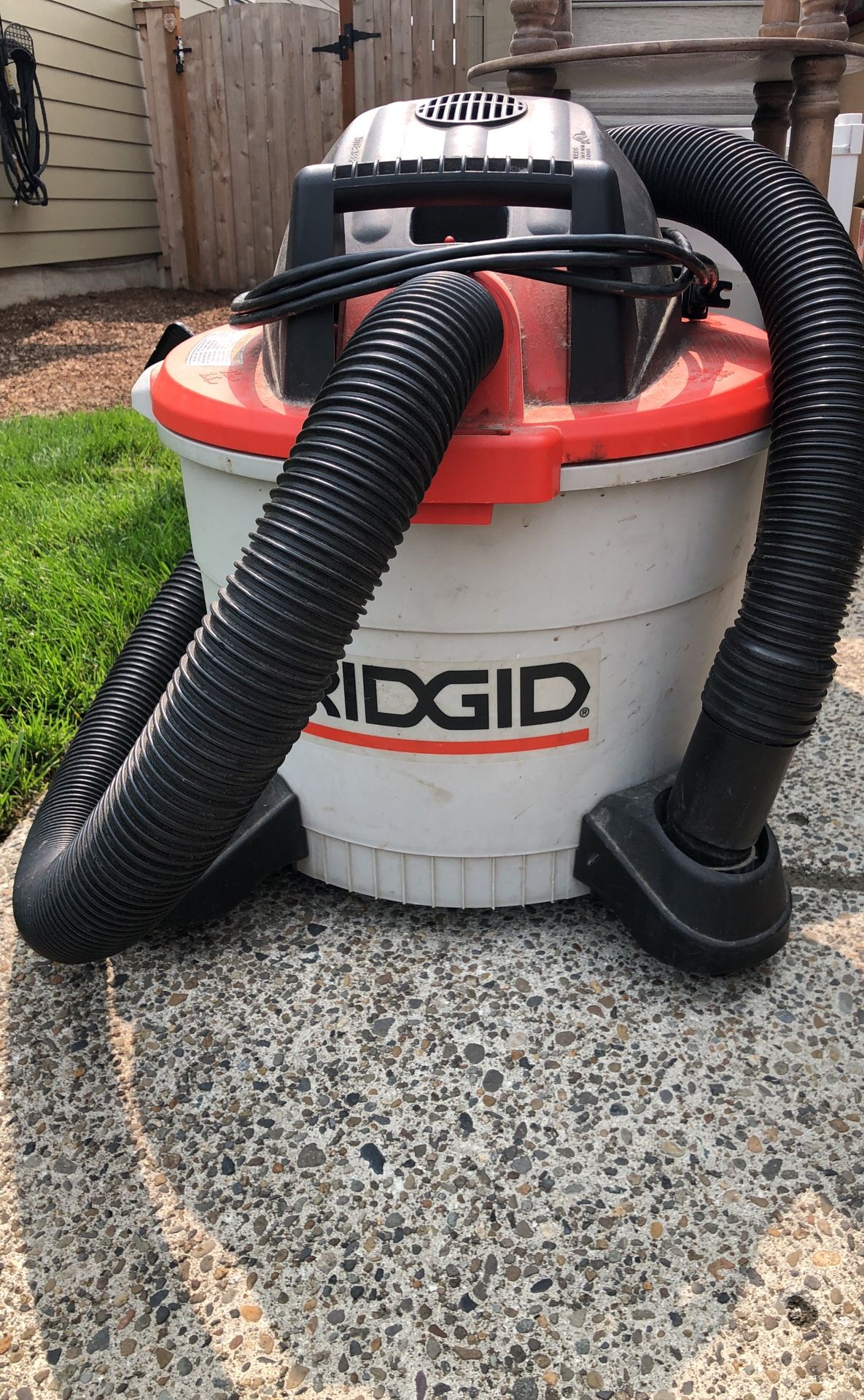 RIDGID 9 gallon 3.5pHP shop vac.