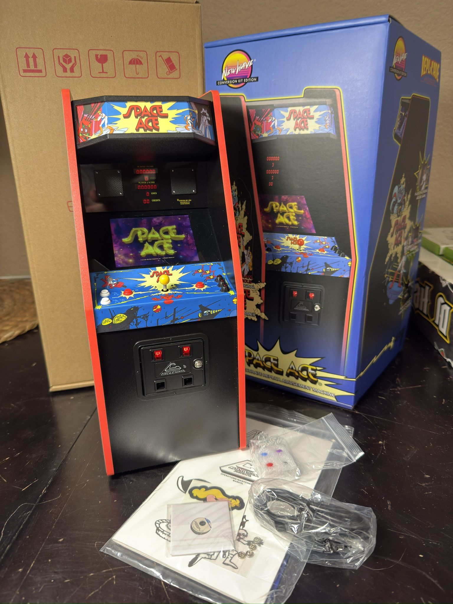 SPACE ACE REPLICADE TOY ARCADE CABINET 1/16 Scale NEW
