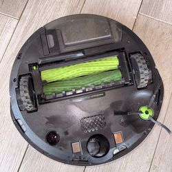 iRobot Roomba i3 Robot Vacuum – Used(lost charger)