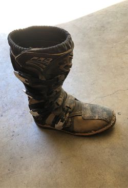 Fox youth boots Size 5