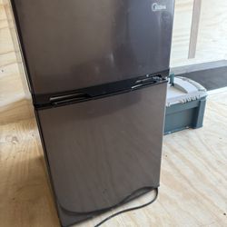 Midea Mini Fridge 3.4 Cu Ft 