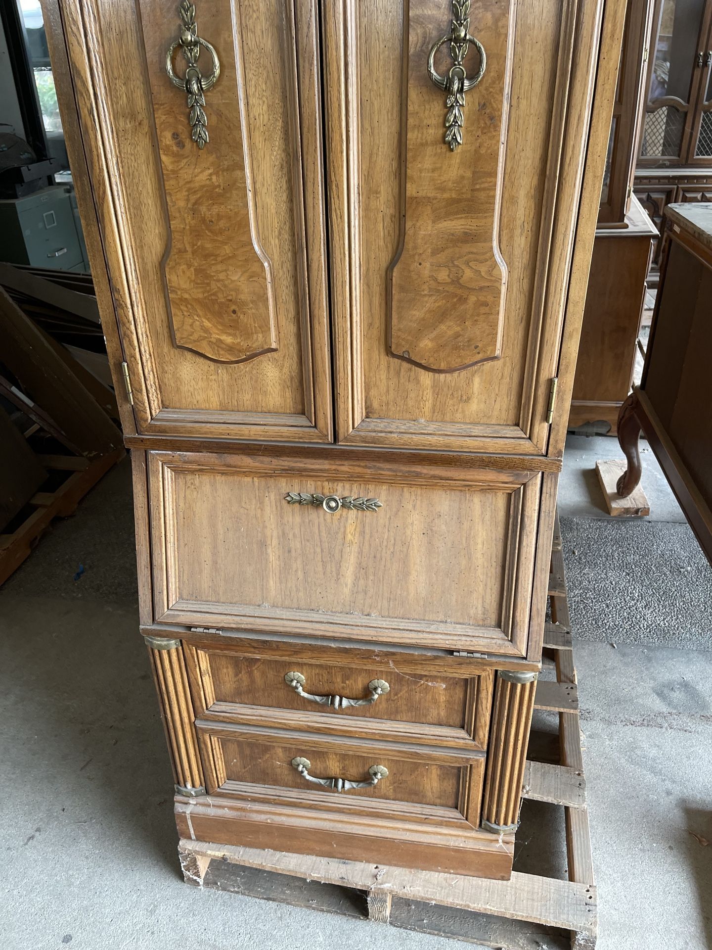 GARAGE SALE/YARD SALE